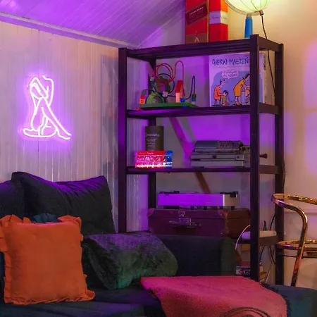 דירה Retro Haven - A Timeless Escape For Nostalgic Souls By Namastaypl מארקי